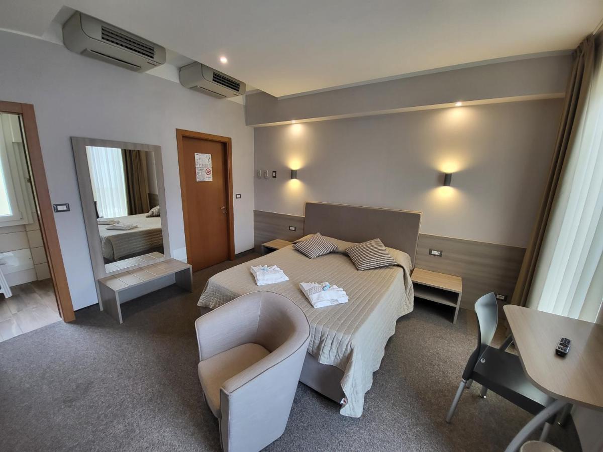 Hotel Garni Rosmari Brenzone sul Garda Kültér fotó