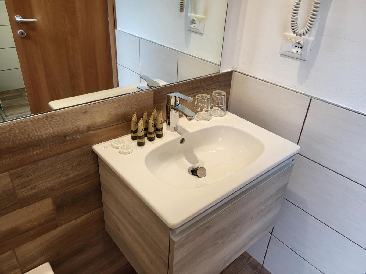 Hotel Garni Rosmari Brenzone sul Garda Kültér fotó
