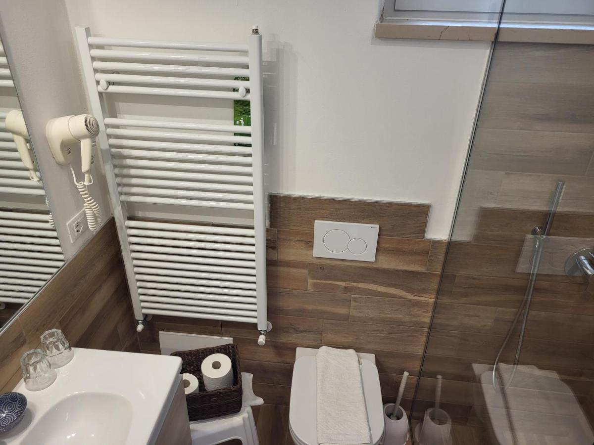 Hotel Garni Rosmari Brenzone sul Garda Kültér fotó